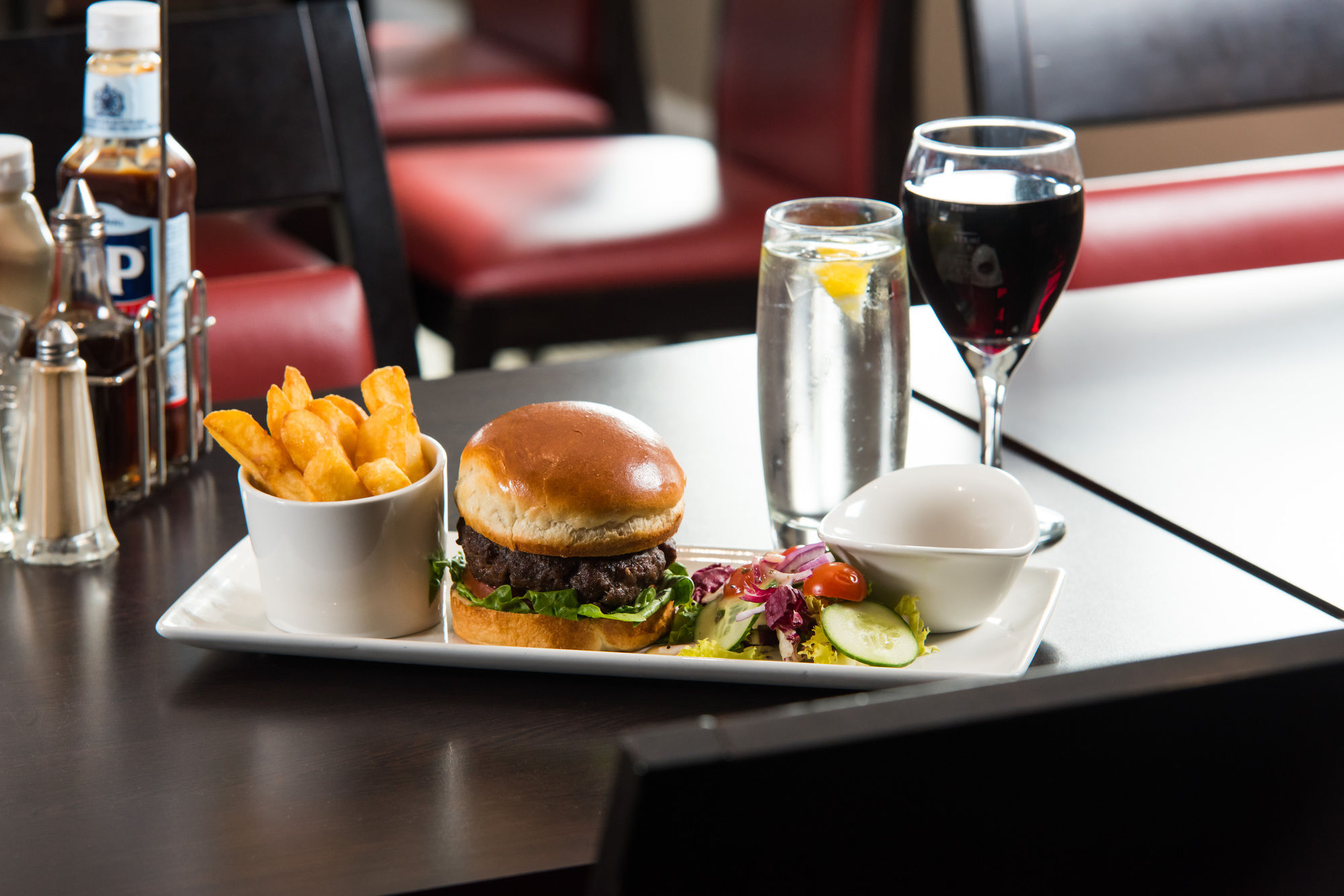 Фото Holiday Inn Express London Luton Airport, an Ihg Hotel