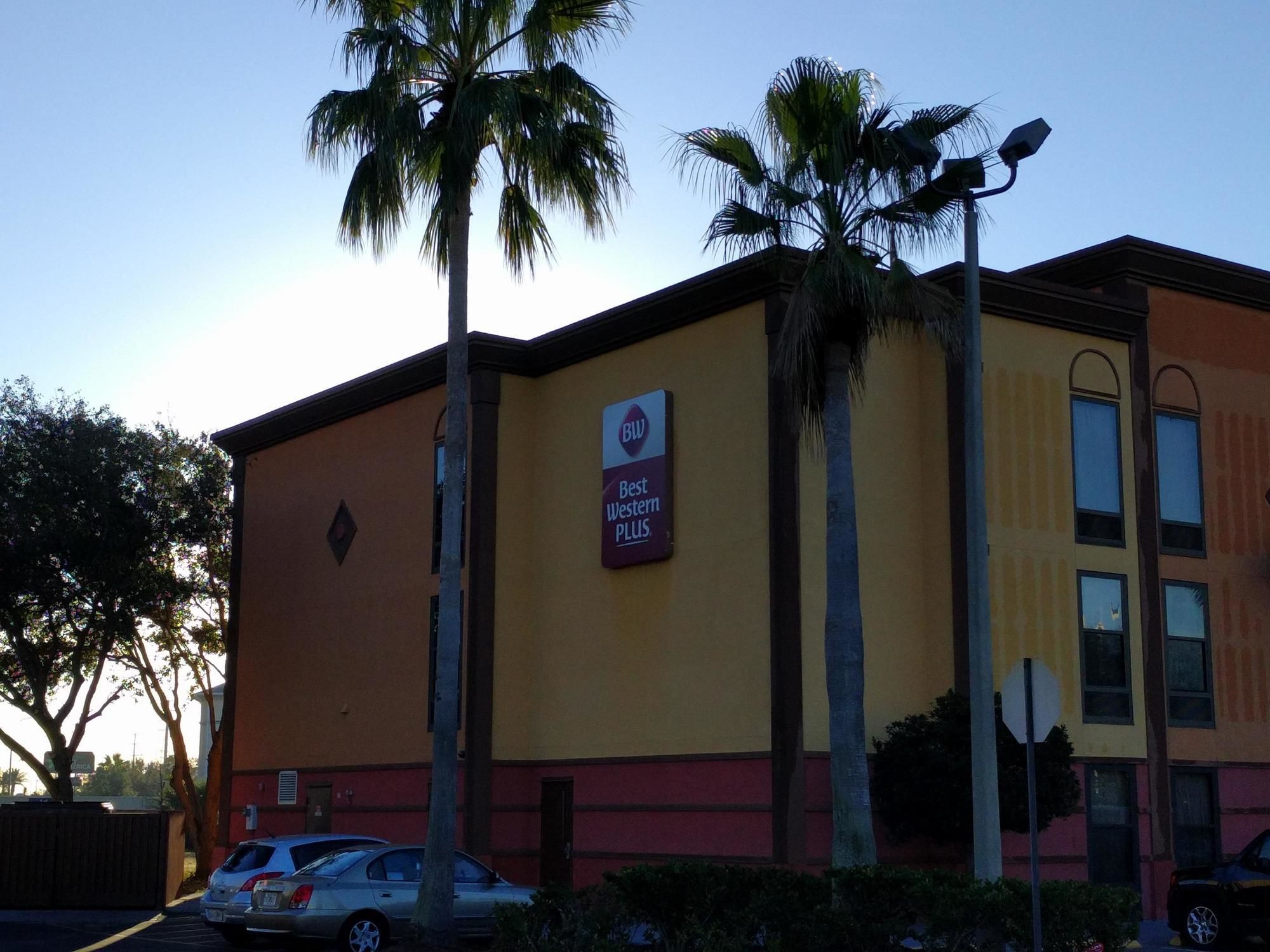 Фото Best Western Plus Universal Inn