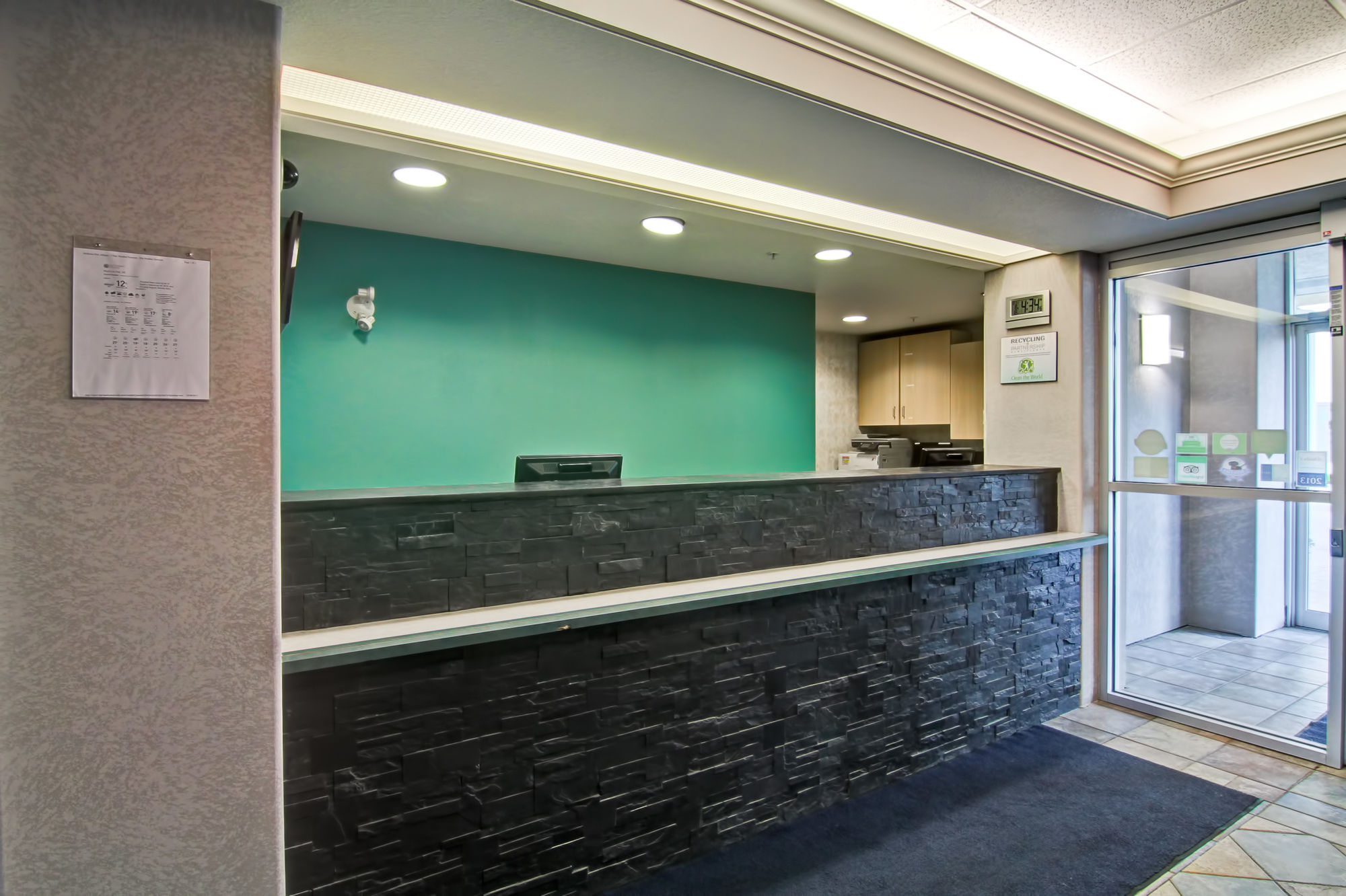 Фото Home Inn Express Medicine Hat