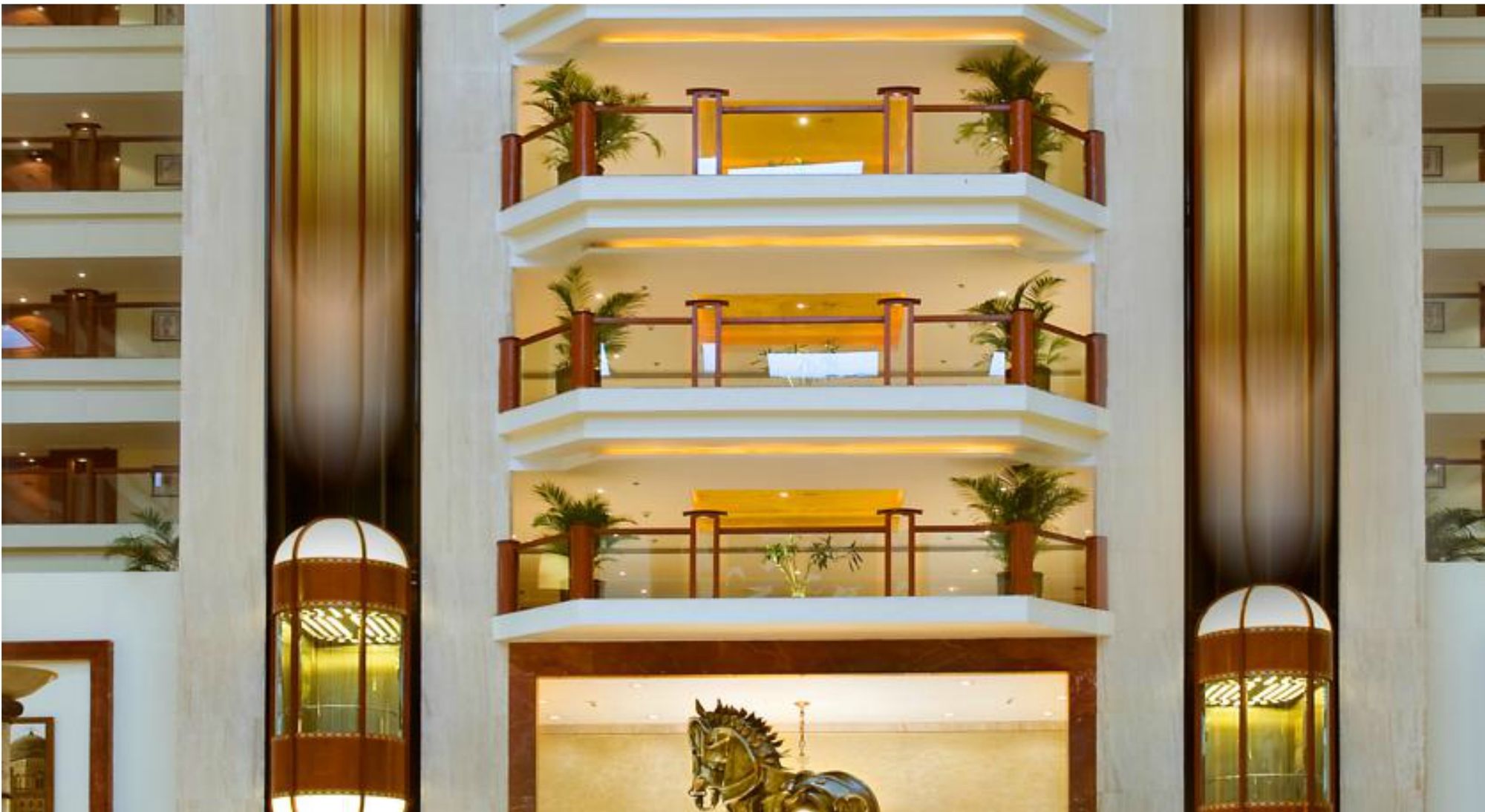 Фото The LaLiT Mumbai