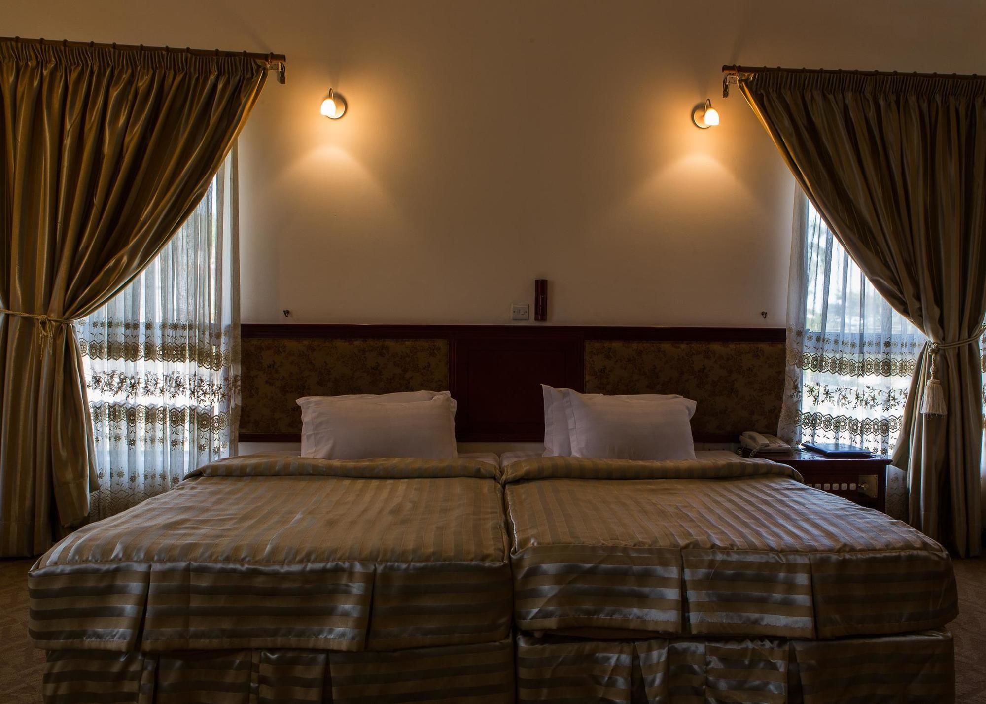 Фото Sunlodge Hotel