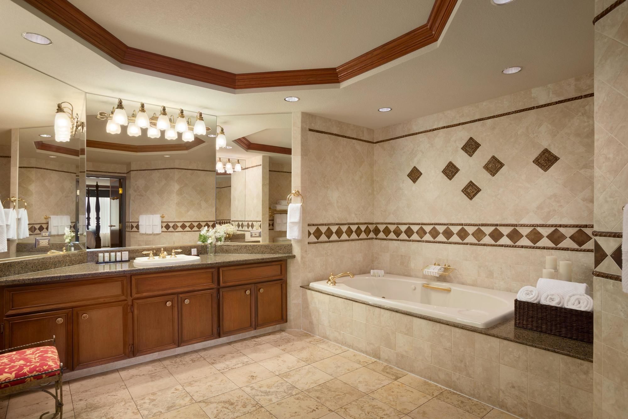 Фото Embassy Suites Charleston