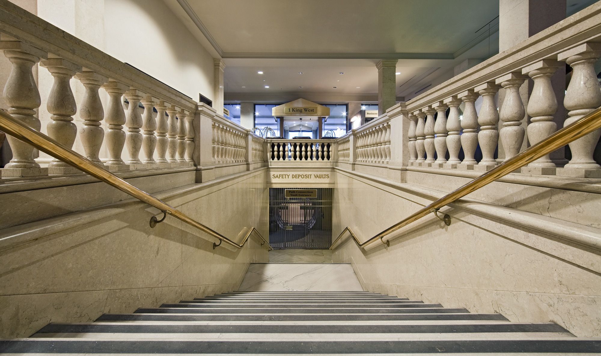 Фото One King West