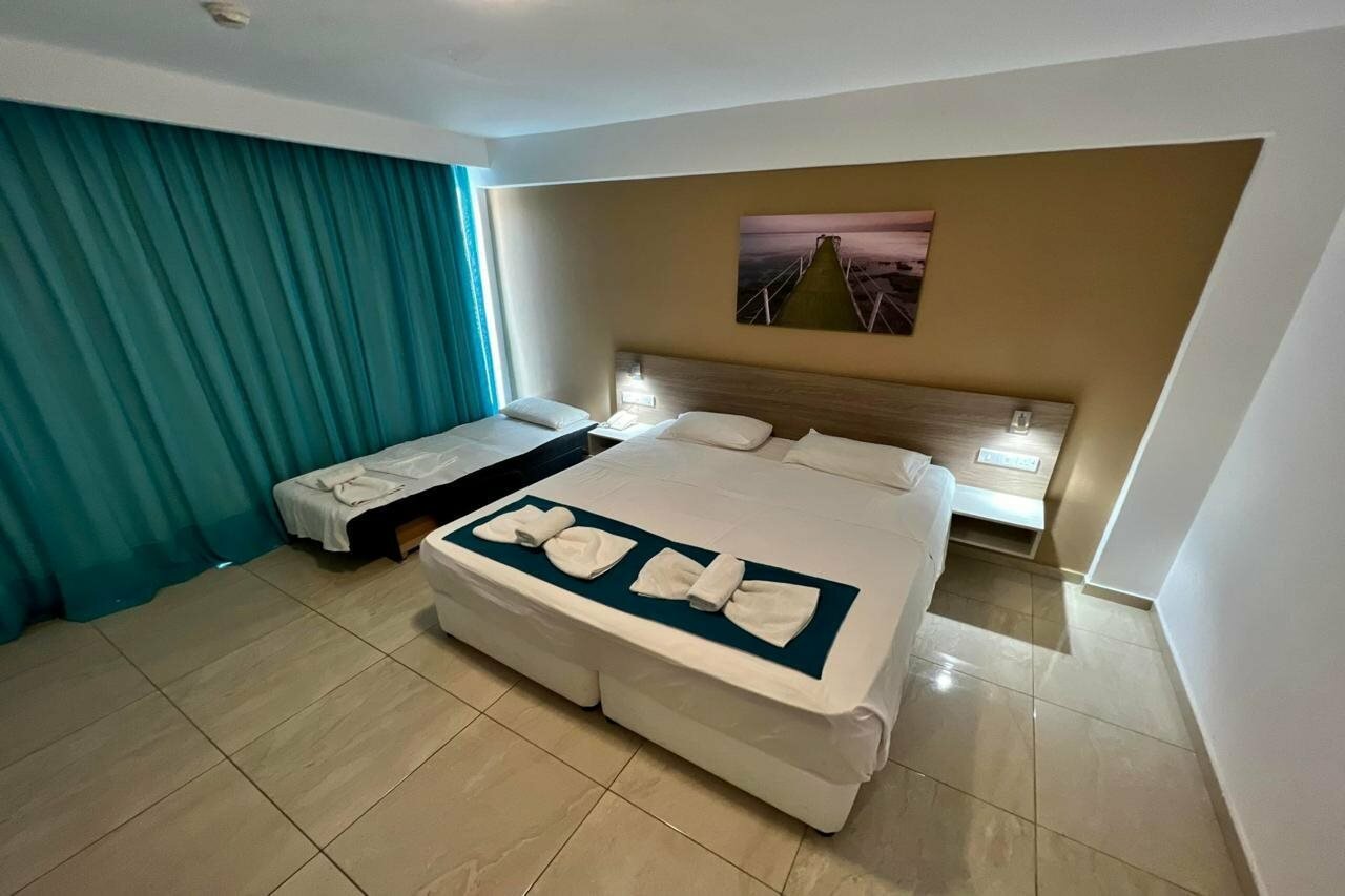 Фото Sunny Blue Hotel