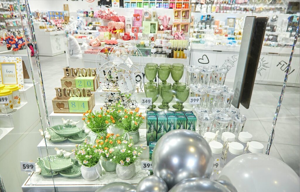 Gift and souvenir shop modi, Veliky Novgorod, photo