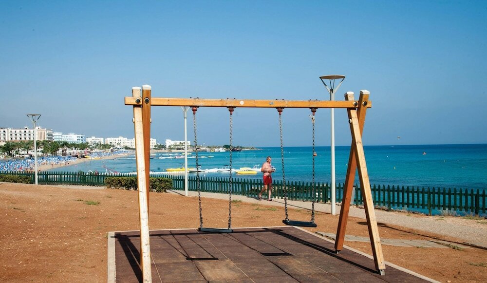 Фото Silver Sands Beach Hotel