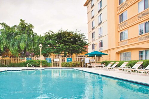 Гостиница La Quinta Inn & Suites by Wyndham Charlotte Airport South в Шарлотте