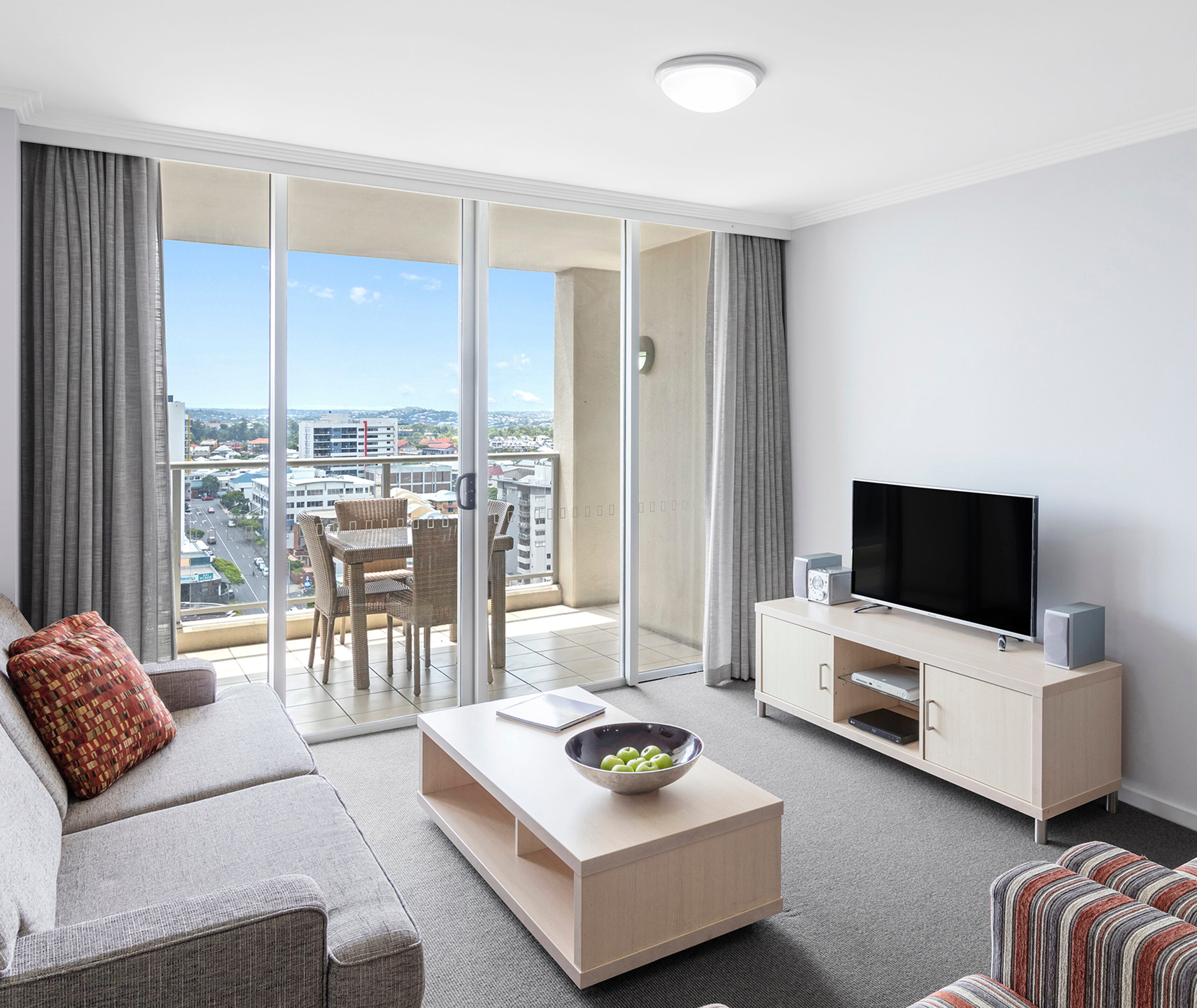 Фото Oaks Brisbane Lexicon Suites