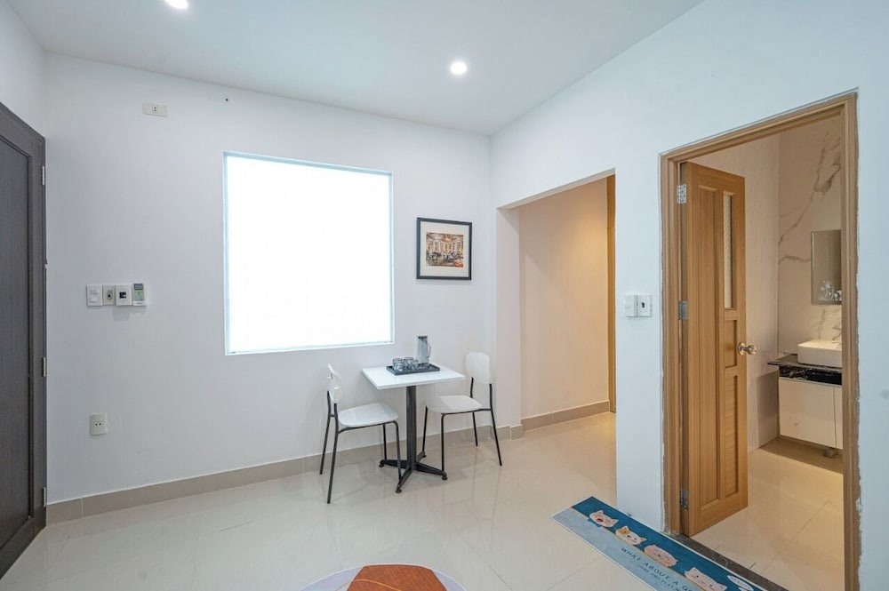 Фото Q Hotel & Apartment