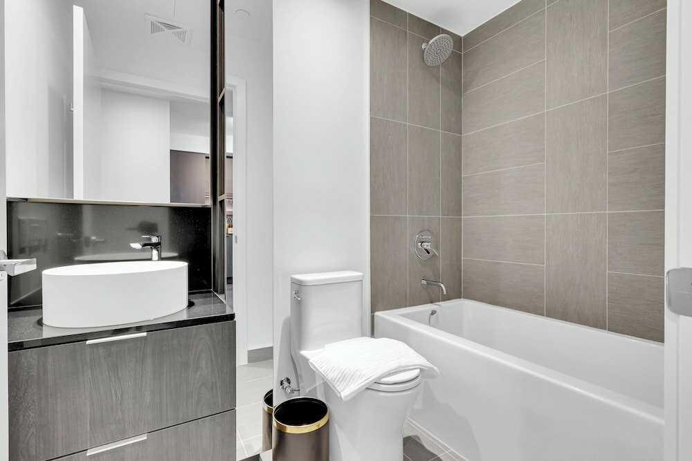 Фото Modern suite steps to port credit Go