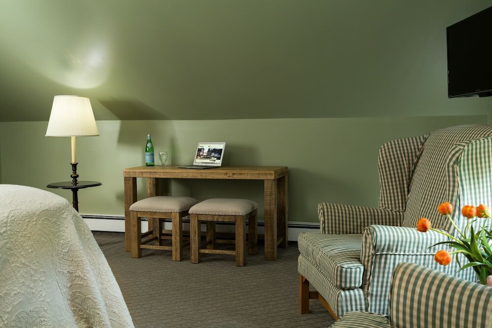 Фото Wolf Cove Inn