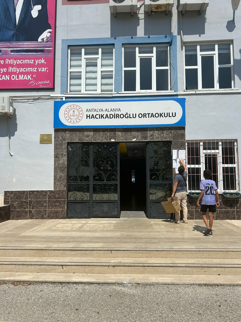 Общеобразовательная школа Hacikadiroglu Secondary School, Аланья, фото