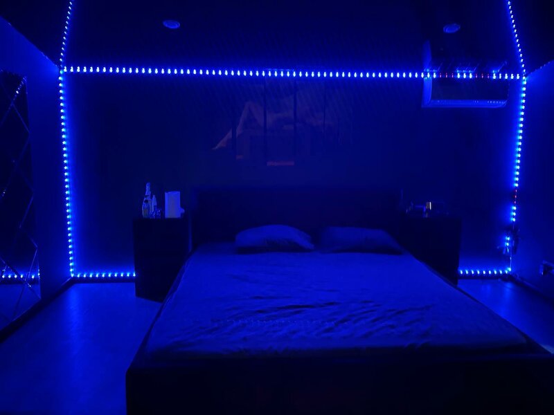 Душтағы ваннадағы жалаңаш әйелдер видеосы