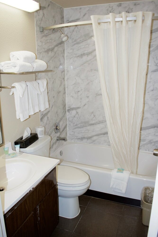 Фото Bridge Views Inn