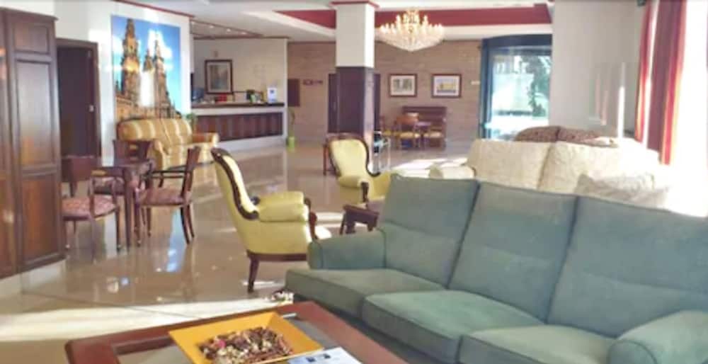Фото Hotel Santiago de León