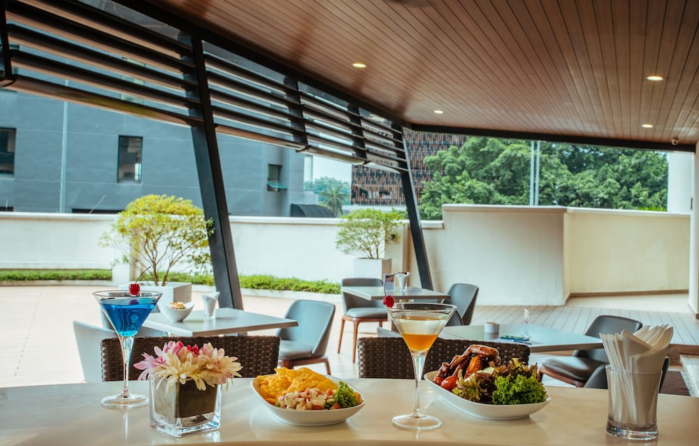 Фото Oakwood Hotel & Residence Kuala Lumpur