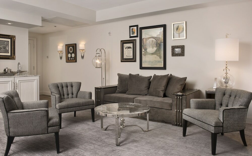 Фото The Ivey's Hotel