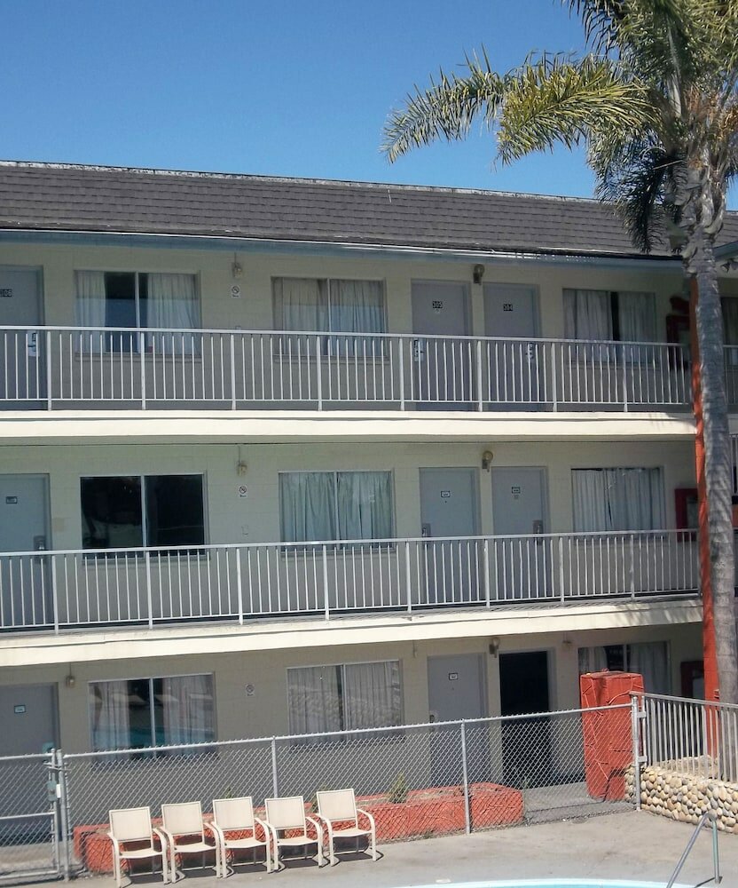 Фото Heritage Inn Express Hayward