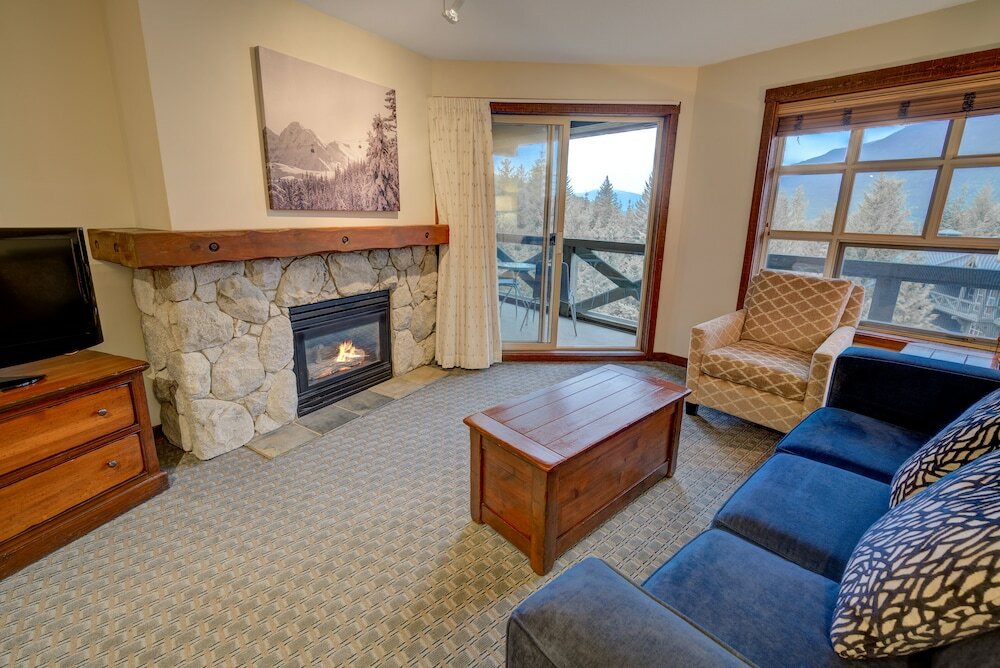 Фото Blackcomb Springs Suites by Clique