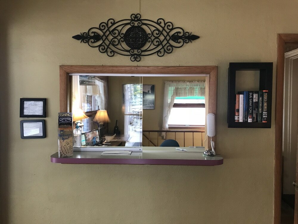 Фото McGoverns Hotel and Suites