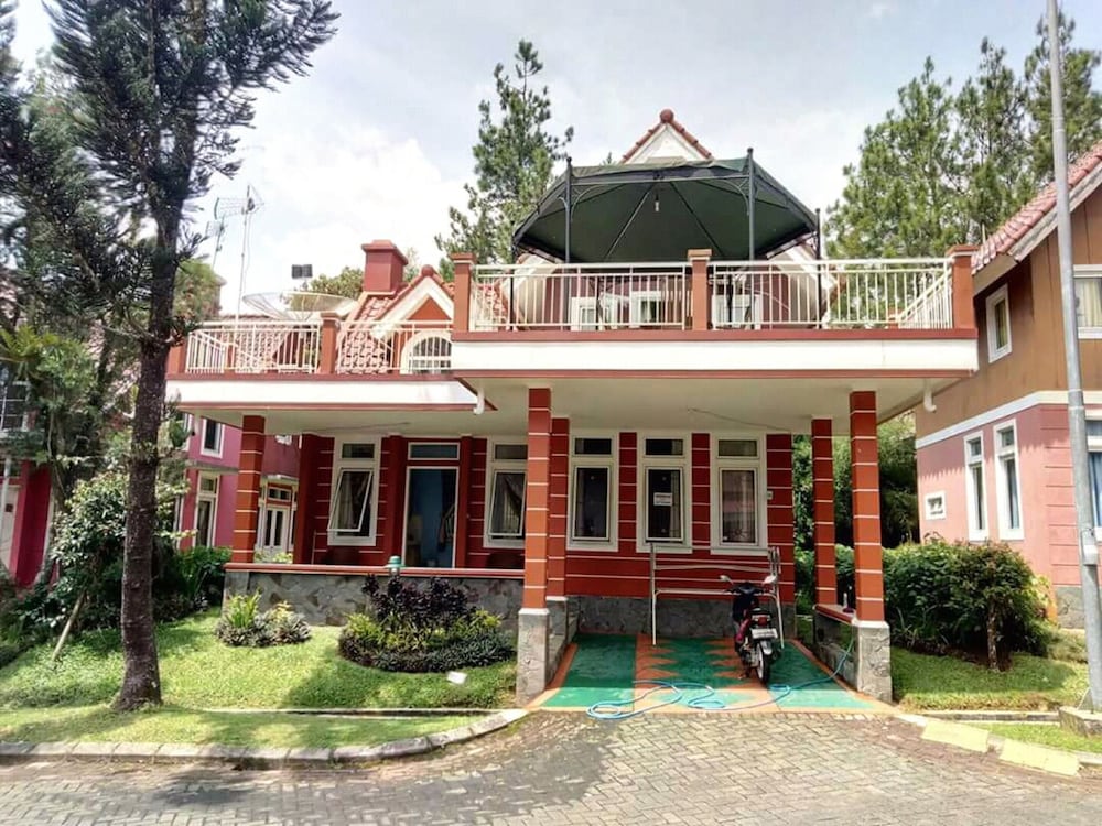 Фото Villa Kota Bunga Aster