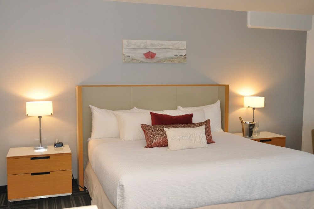 Фото Coast Bastion Hotel