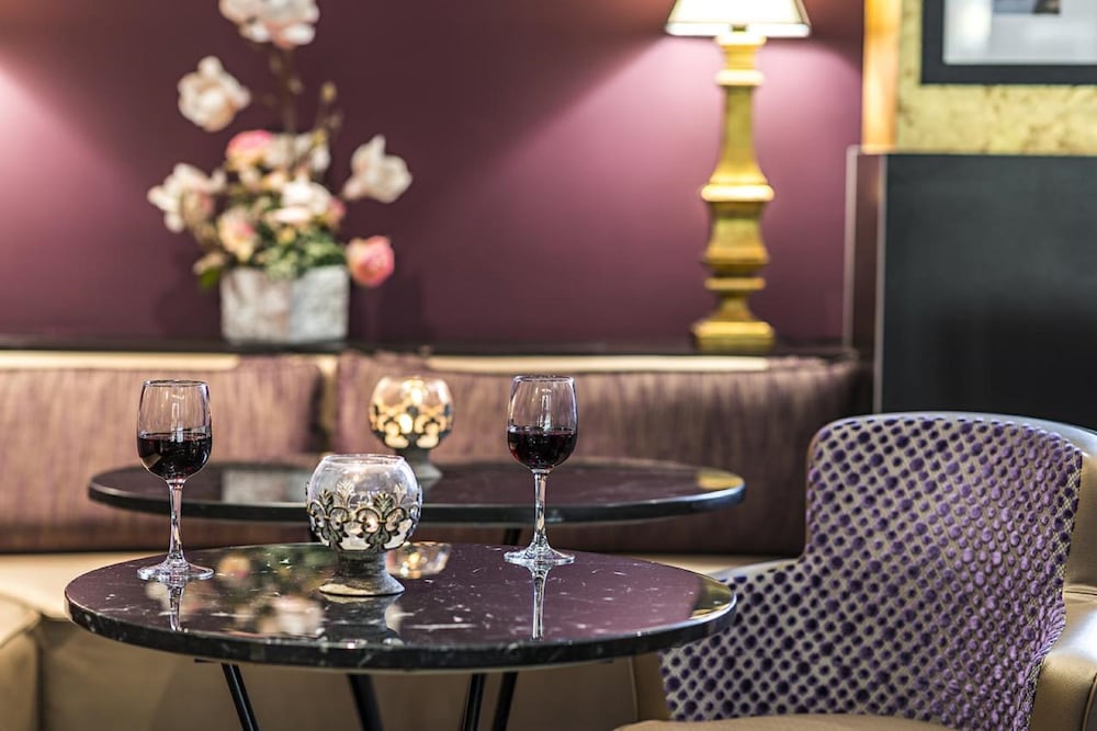 Фото Hôtel Le Versailles