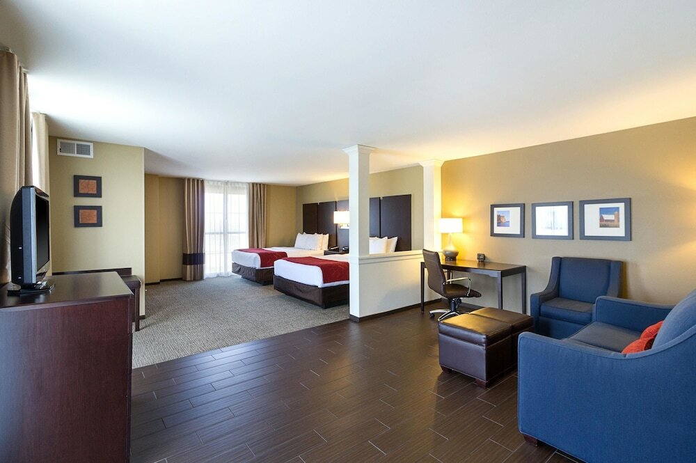 Фото Comfort Suites and Conference Center