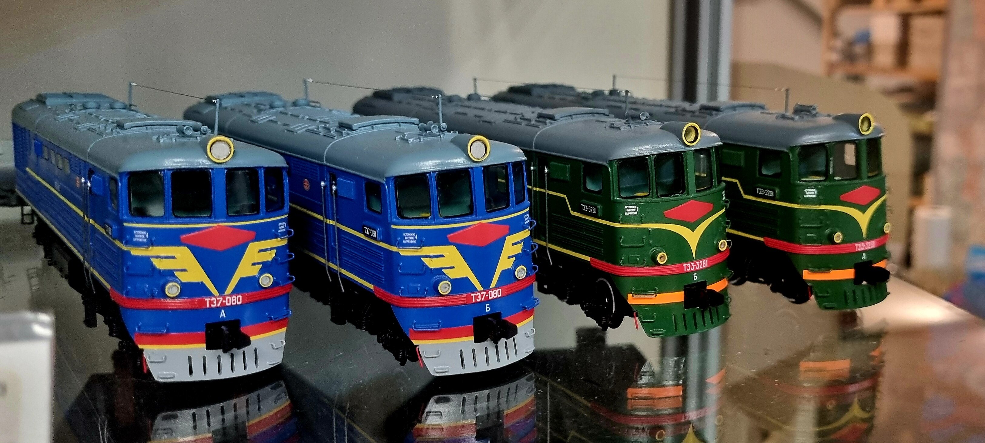 Бір кискада камминг жасайтын тобырдың порно видеосы