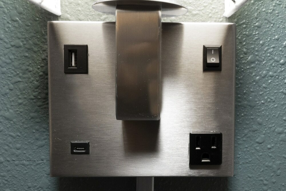 Фото Red Roof Inn & Suites Wilmington - New Castle