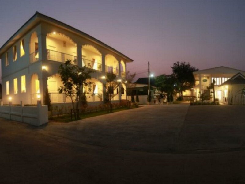 Гостиница Banlomnow Hotel в Чианграе