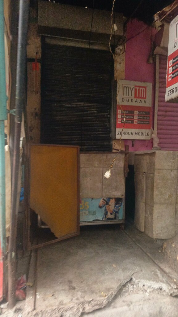Sales office Zaroon mobile shop, Lahore, photo