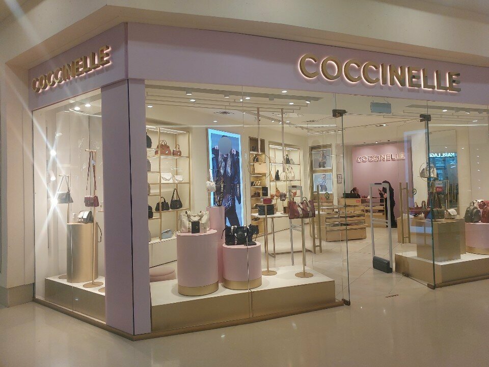 Магазин сумок и чемоданов Coccinelle, Астана, фото