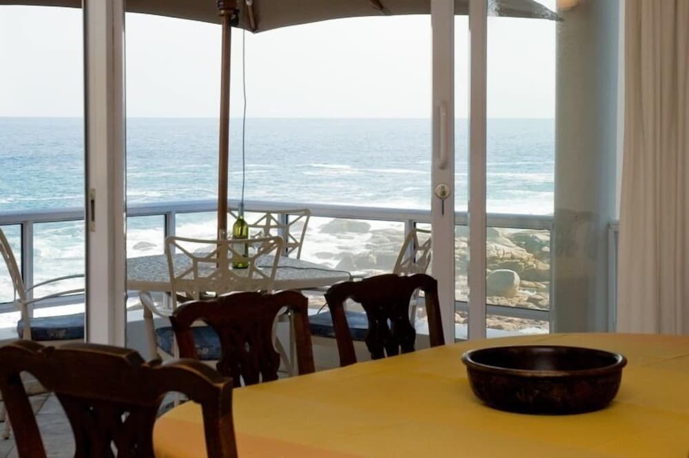 Фото Bantry Beach Luxury Suites