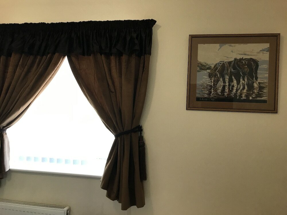 Фото The Feathers Hotel