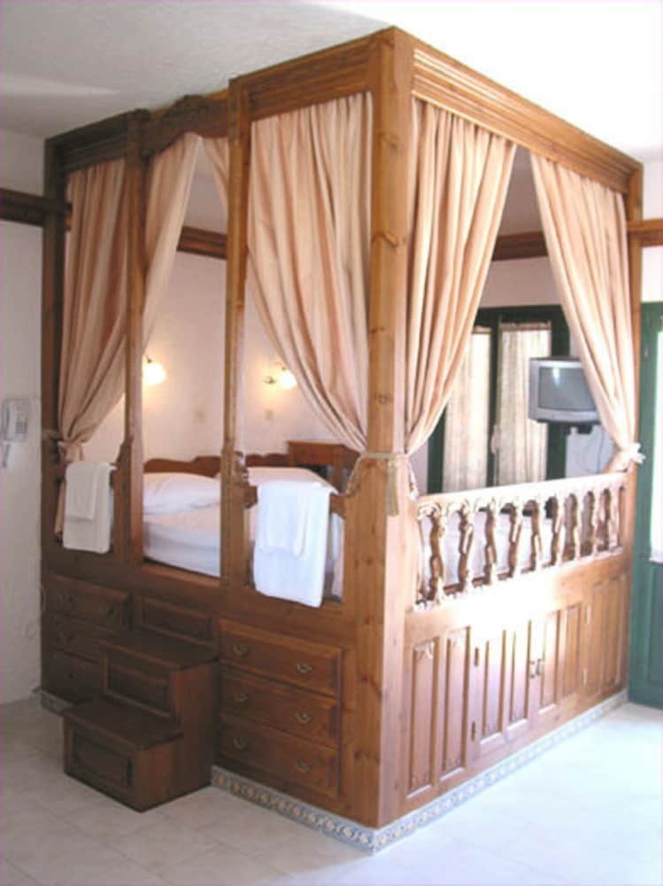 Фото Finiki View Hotel Apartments