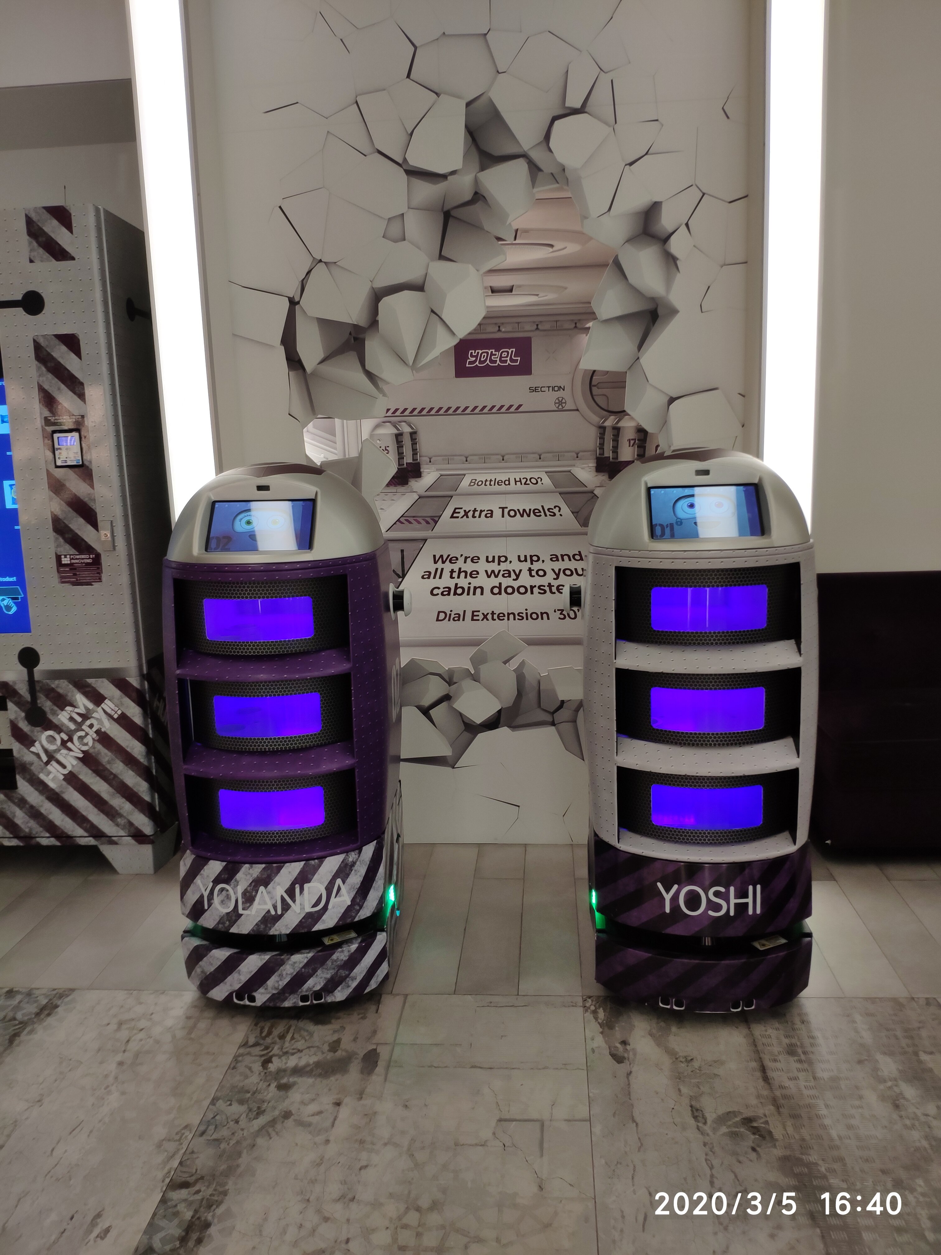 Фото Yotel Singapore Orchard Road