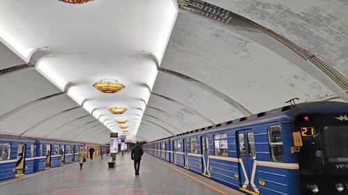 Park Čaliuskincaŭ (Minsk, praspiekt Niezaliežnasci), metro station