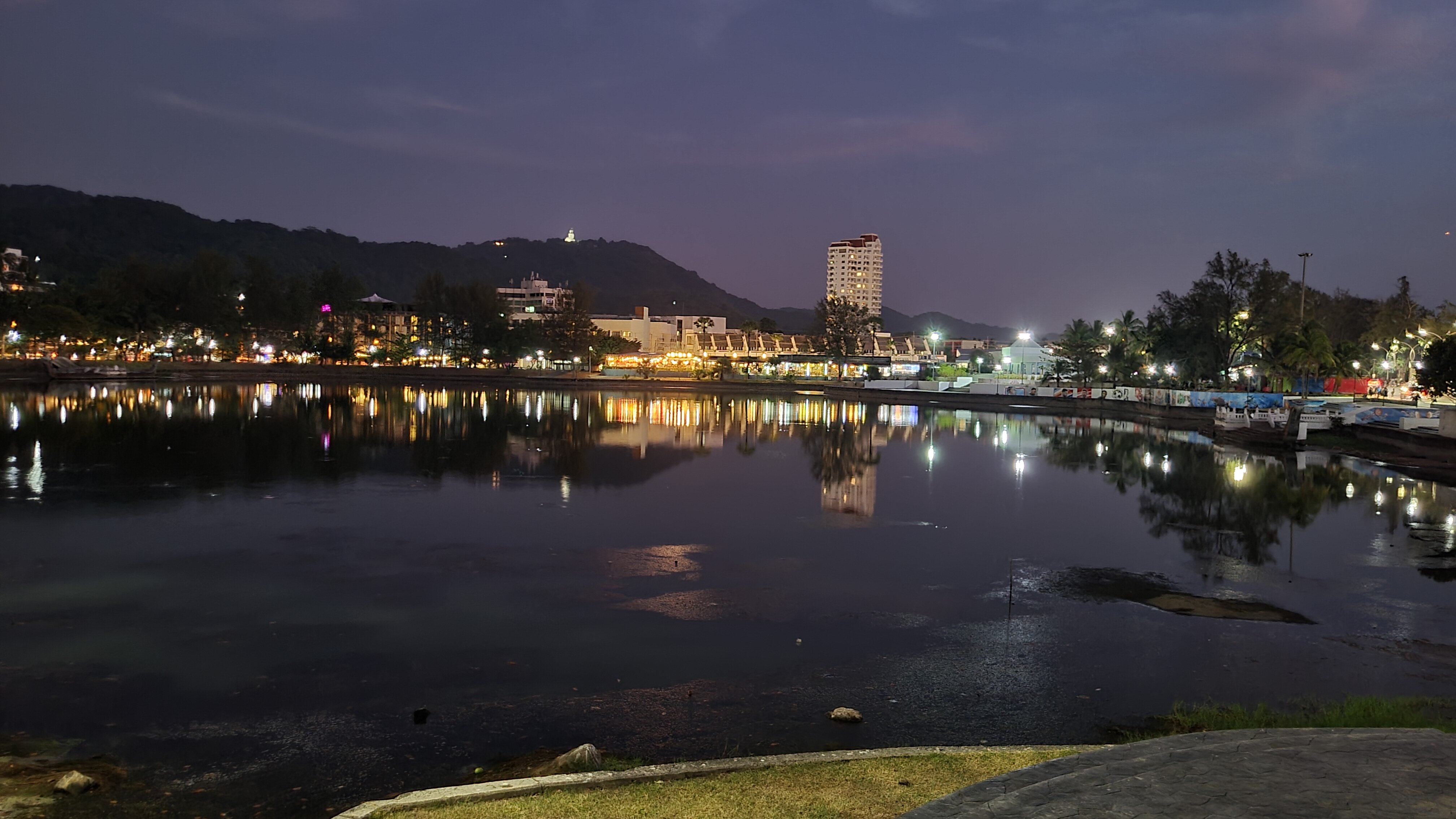 Фото JonoX Phuket Karon Hotel