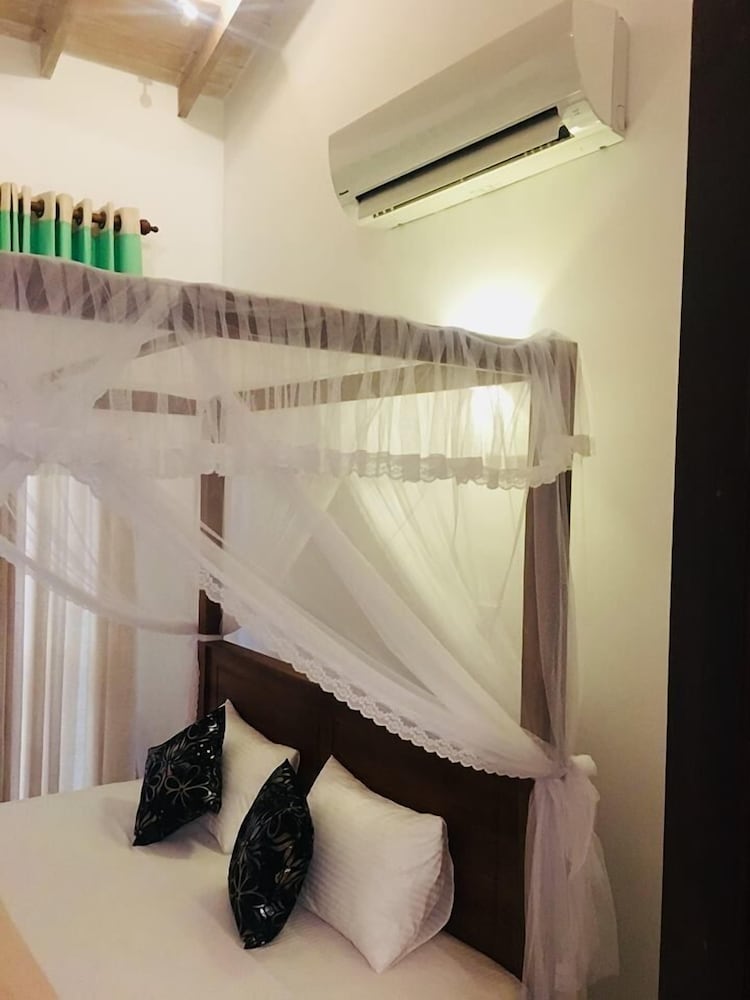 Фото Niluka Stay Home