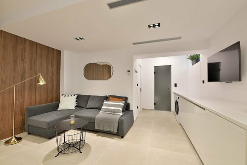 Phaedrus Living: City Center Luxury Flat Skoufa