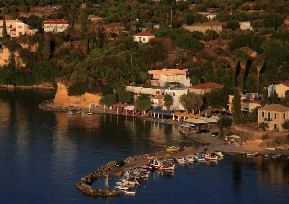 Фото отеля 2