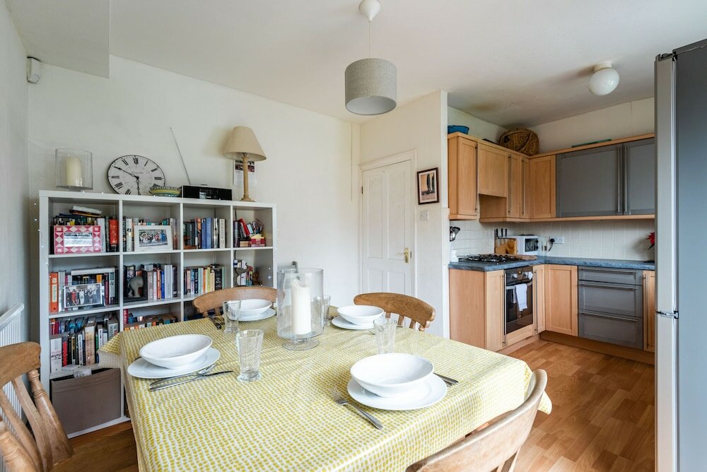 Фото Charming Victorian Family Home in Wimbledon