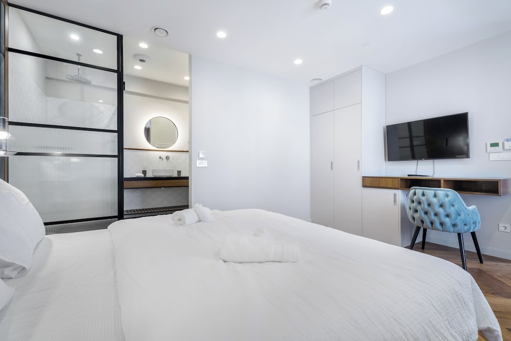 Фото Budapest Eye Boutique Suites by BQA