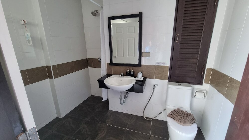 Фото Sereneburi Patong Residence