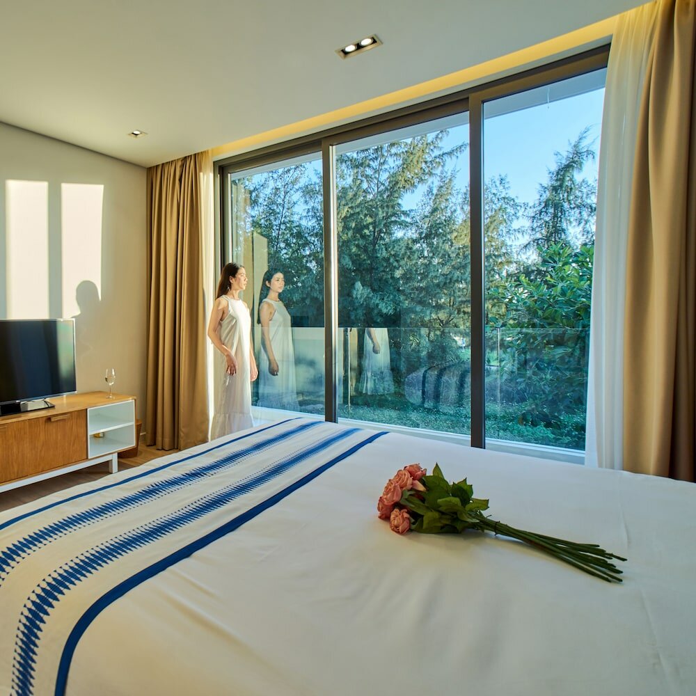 Фото Modern 4 Br villa-golf view for family