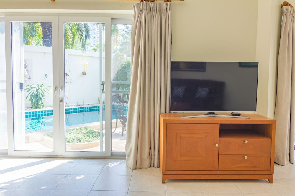 Фото 2 Bed Majestic Villa Near Beach