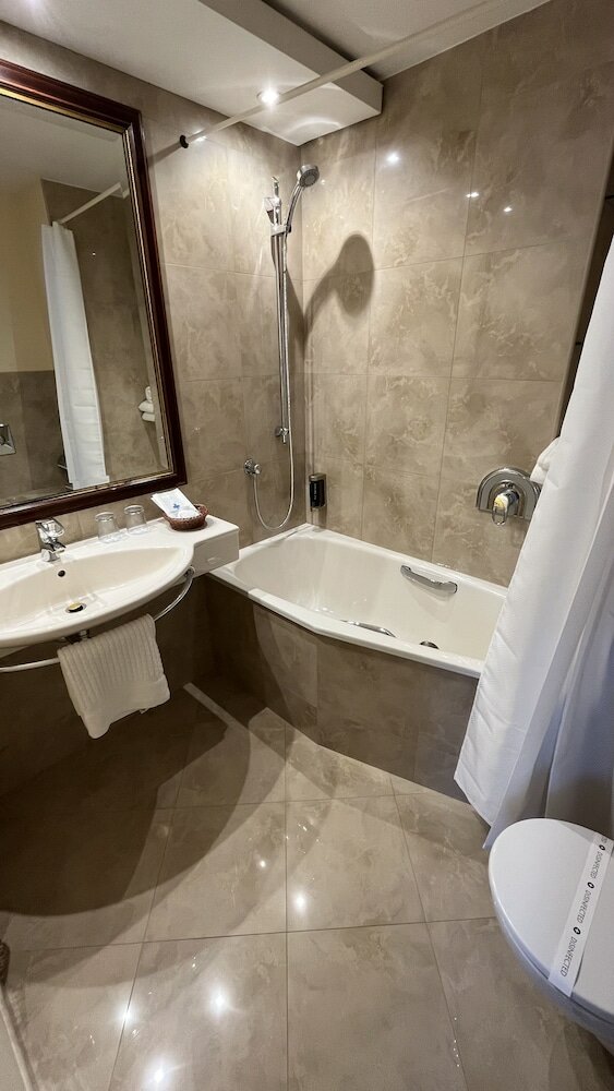 Фото Fleur De Lis Hotel