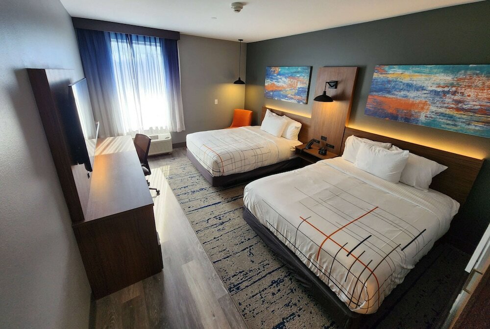 Фото La Quinta Inn & Suites by Wyndham Del Rio