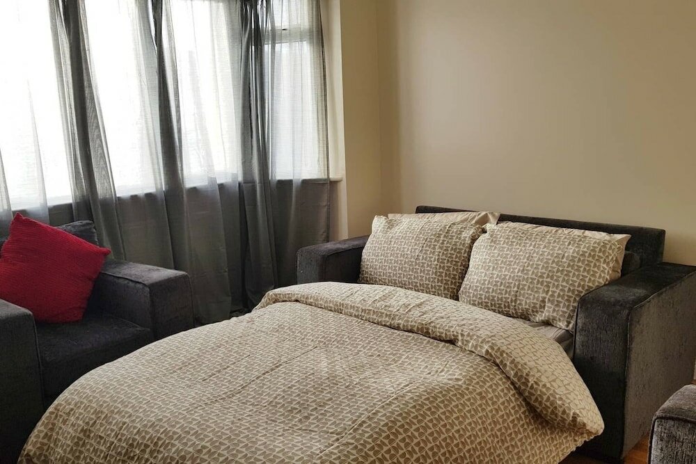 Фото Elegant and Spacious 2 bedroom Apartment